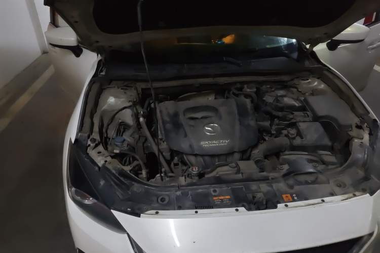 Used Mazda 3 Axela 2017 Sedan 1.5L Automatic Luxury Model China VI Standard Engine Bay Right