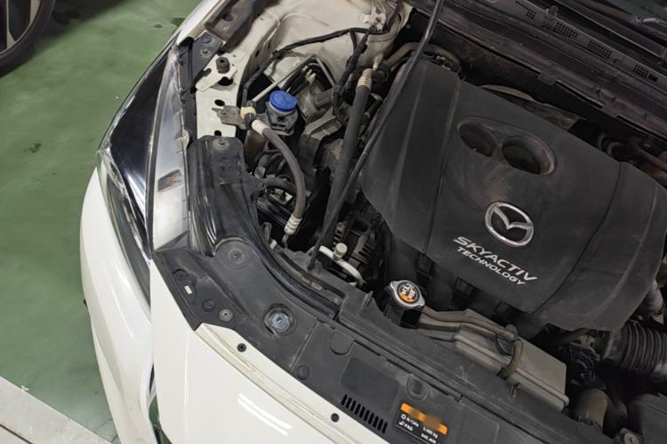 Used Mazda 3 Axela 2017 Hatchback 2.0L Automatic Sport Model China V Emission Standard Engine Bay Right