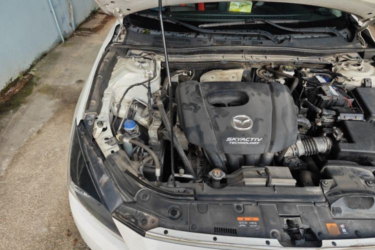 Used Mazda 3 Axela 2017 Sedan 1.5L Automatic Luxury Model China VI Standard Engine Bay Right