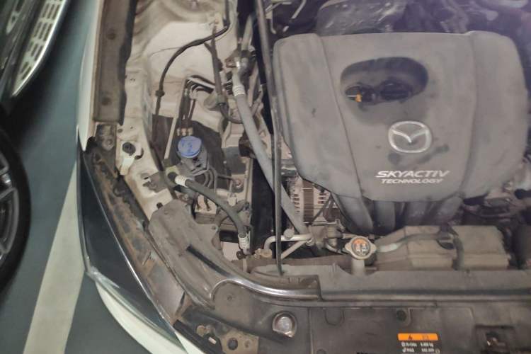 Used Mazda 3 Axela 2017 Sedan 1.5L Automatic Luxury Model China VI Standard Engine Bay Right