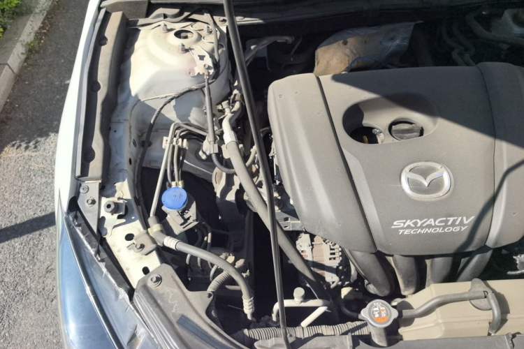 Used Mazda 3 Axela 2017 Sedan 1.5L Automatic Luxury Model Emission Standard China V Engine Bay Right
