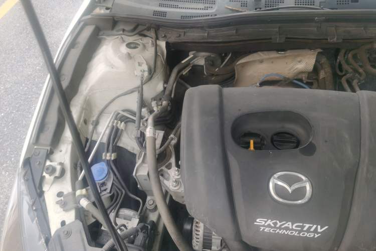 Used Mazda 3 Axela 2017 Sedan 1.5L Automatic Luxury Model China VI Standard Engine Bay Right