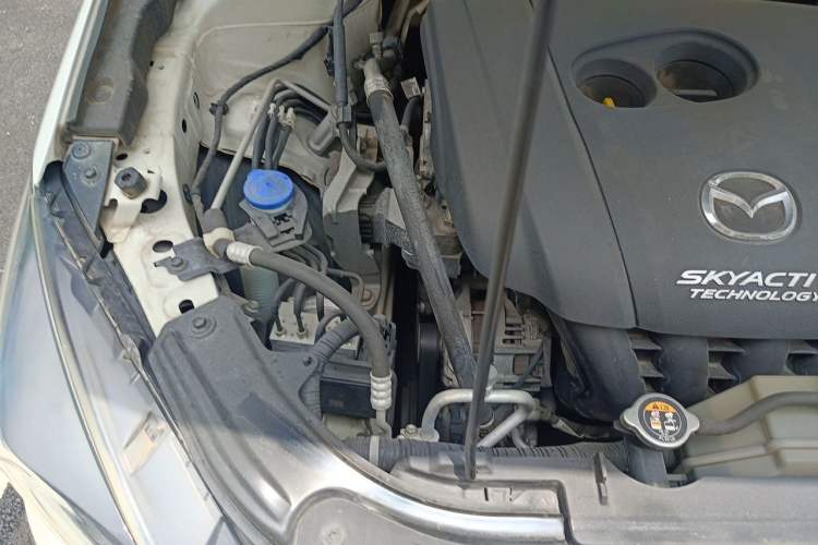 Used Mazda 3 Axela 2017 Sedan 2.0L Automatic Prestige Model China VI Standard Engine Bay Right