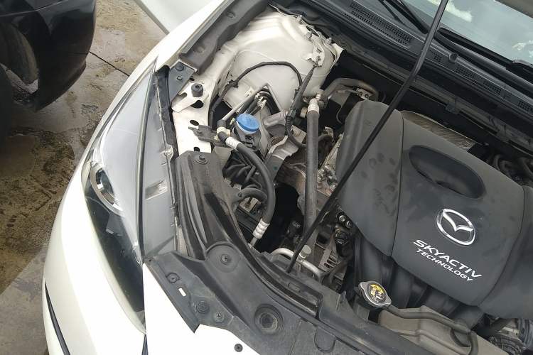 Used Mazda 3 Axela 2017 Sedan 1.5L Automatic Comfort Model China VI Standard Engine Bay Right