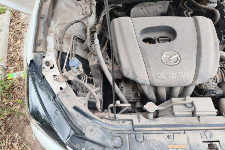 Used Mazda 3 Axela 2017 Sedan 1.5L Automatic Luxury Model Emission Standard China V Engine Bay Right