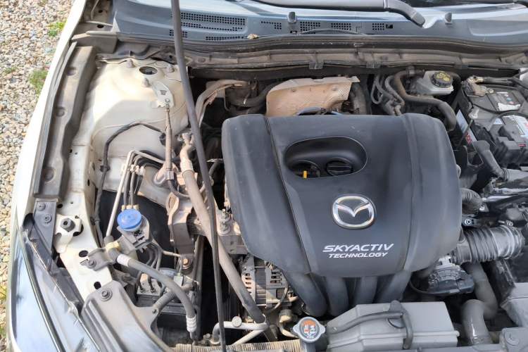 Used Mazda 3 Axela 2017 Sedan 1.5L Manual Comfort Model Emission Standard China V Engine Bay Right