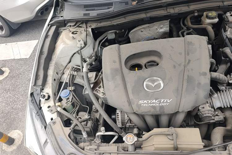 Used Mazda 3 Axela 2017 Sedan 1.5L Automatic Luxury Model Emission Standard China V Engine Bay Right