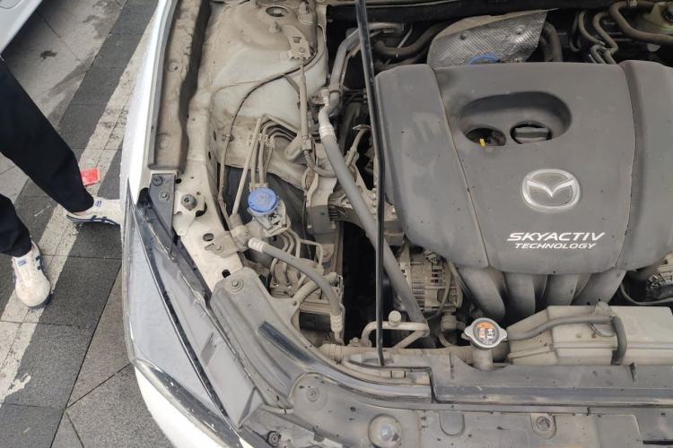 Used Mazda 3 Axela 2017 Sedan 1.5L Automatic Luxury Model China VI Standard Engine Bay Right