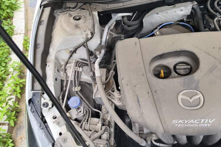 Used Mazda 3 Axela 2017 Sedan 1.5L Automatic Comfort Model Emission Standard China V Engine Bay Right