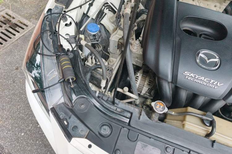 Used Mazda 3 Axela 2017 Sedan 1.5L Automatic Luxury Model China VI Standard Engine Bay Right