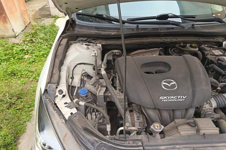 Used Mazda 3 Axela 2017 Sedan 1.5L Automatic Comfort Model Emission Standard China V Engine Bay Right