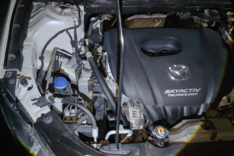 Used Mazda 3 Axela 2017 Sedan 1.5L Automatic Luxury Model China VI Standard Engine Bay Right