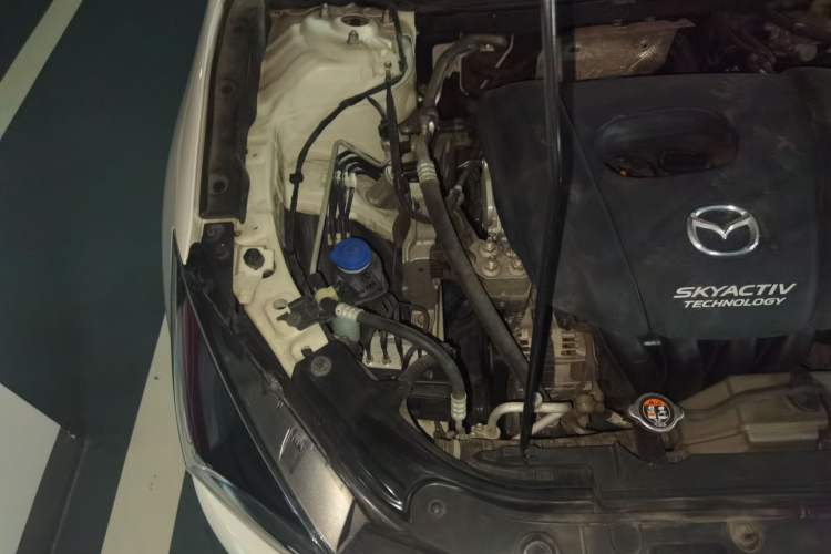 Used Mazda 3 Axela 2017 Sedan 1.5L Automatic Luxury Model Emission Standard China V Engine Bay Right