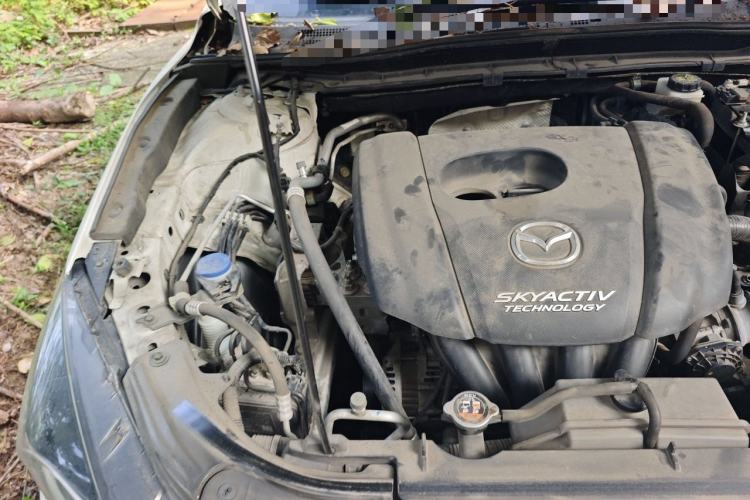 Used Mazda 3 Axela 2017 Sedan 1.5L Automatic Luxury Model Emission Standard China V Engine Bay Right