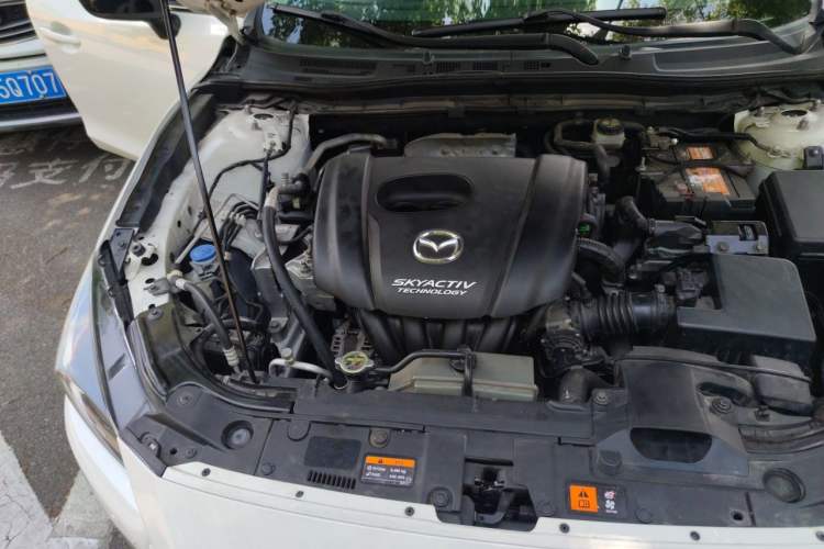 Used Mazda 3 Axela 2017 Sedan 1.5L Automatic Luxury Model Emission Standard China V Engine Bay Right