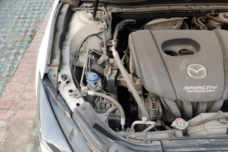 Used Mazda 3 Axela 2017 Sedan 1.5L Automatic Luxury Model Emission Standard China V Engine Bay Right
