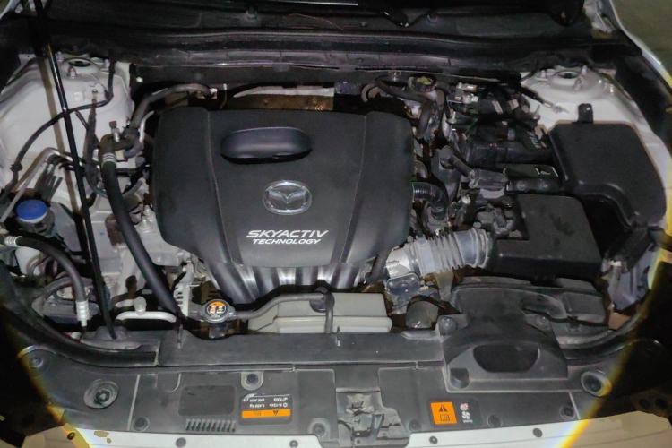 Used Mazda 3 Axela 2017 Sedan 1.5L Automatic Luxury Model China VI Standard Engine Bay