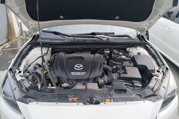 Used Mazda 3 Axela 2017 Sedan 1.5L Automatic Luxury Model China VI Standard Engine Bay