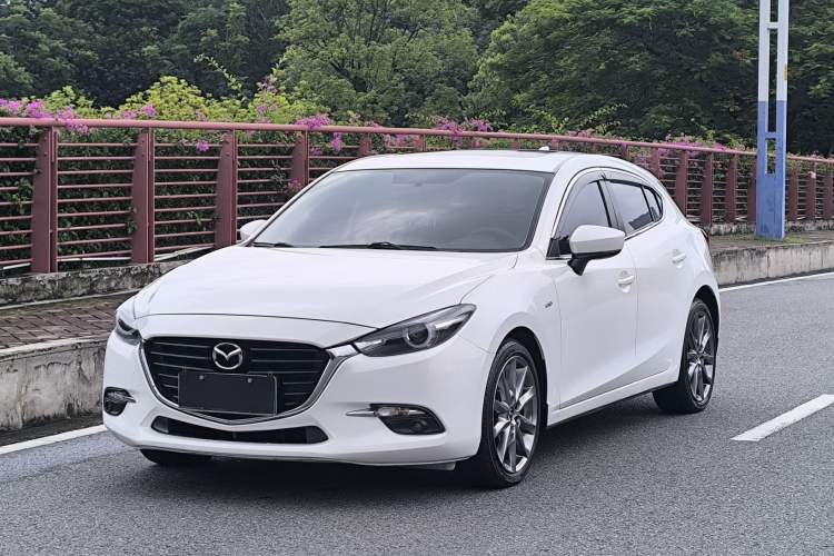 Used Mazda 3 Axela 2017 Hatchback 2.0L Automatic Luxury Model China VI Standard Exterior 1
