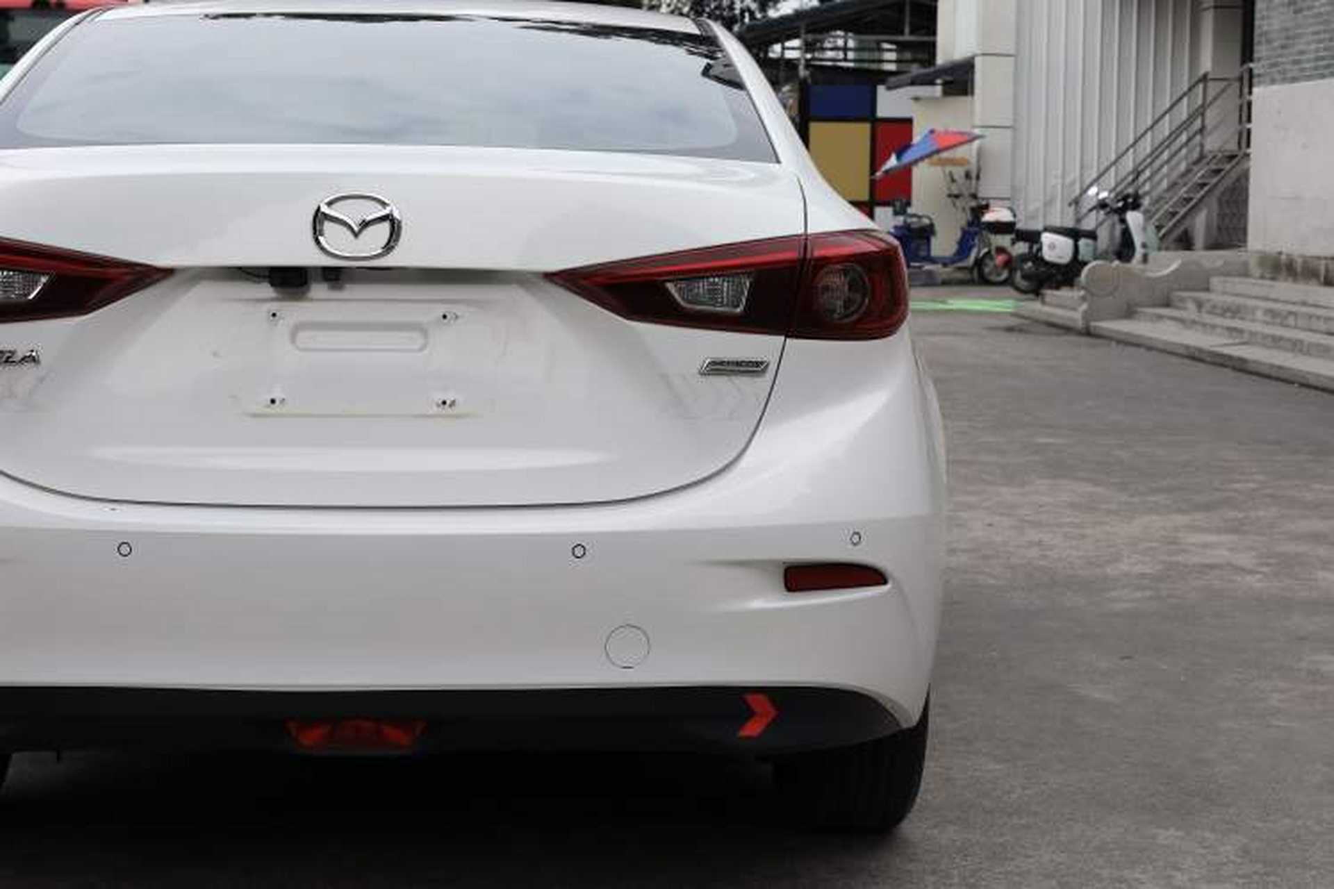 Used Mazda 3 Axela 2017 Sedan 1.5L Automatic Luxury Model China VI Standard Exterior 10