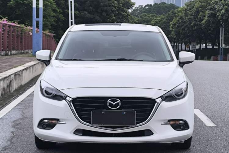 Used Mazda 3 Axela 2017 Hatchback 2.0L Automatic Luxury Model China VI Standard Exterior 2