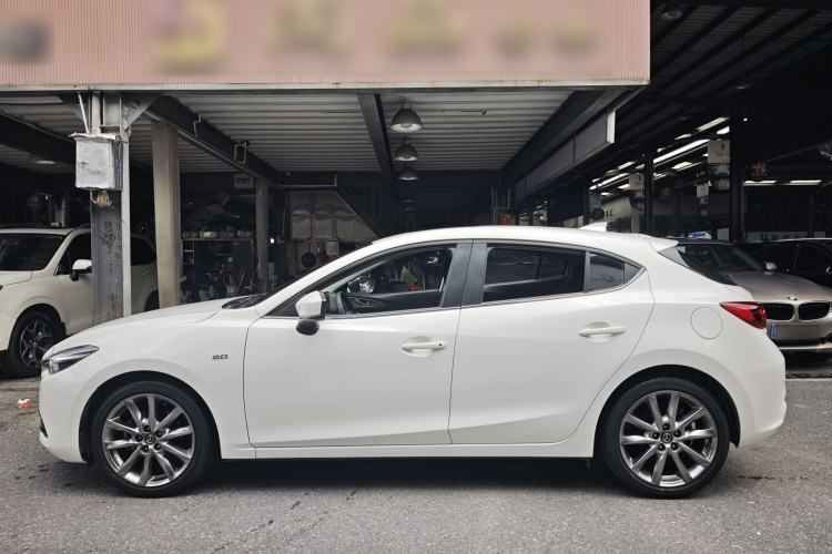 Used Mazda 3 Axela 2017 Hatchback 2.0L Automatic Luxury Model Emission Standard China V Exterior 2
