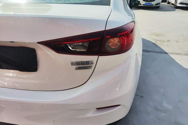 Used Mazda 3 Axela 2017 Sedan 1.5L Automatic Comfort Model Emission Standard China V Exterior 3