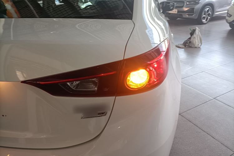 Used Mazda 3 Axela 2017 Sedan 1.5L Automatic Comfort Model Emission Standard China V Exterior 3