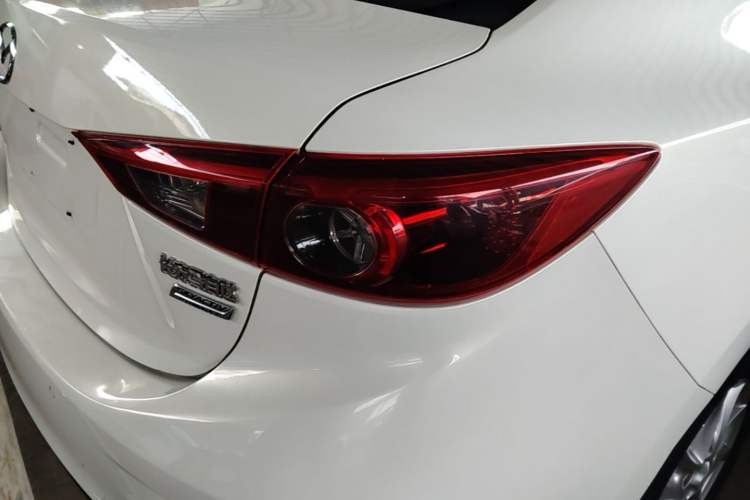 Used Mazda 3 Axela 2017 Sedan 1.5L Automatic Luxury Model Emission Standard China V Exterior 3