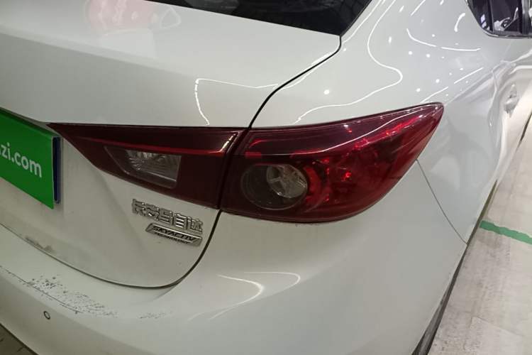 Used Mazda 3 Axela 2017 Sedan 1.5L Automatic Comfort Model Emission Standard China V Exterior 3