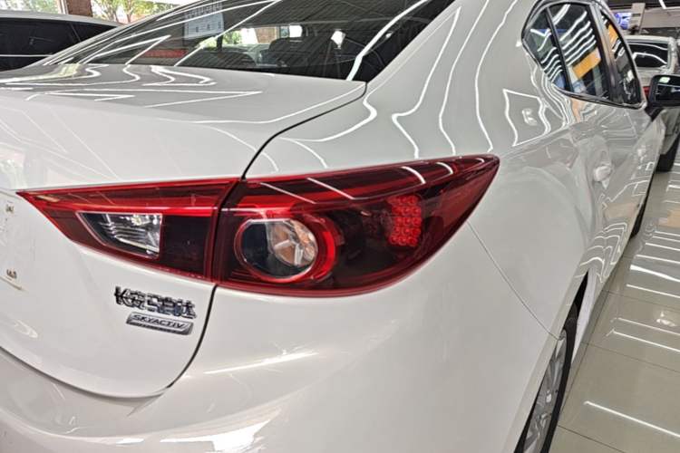 Used Mazda 3 Axela 2017 Sedan 1.5L Automatic Luxury Model Emission Standard China V Exterior 3
