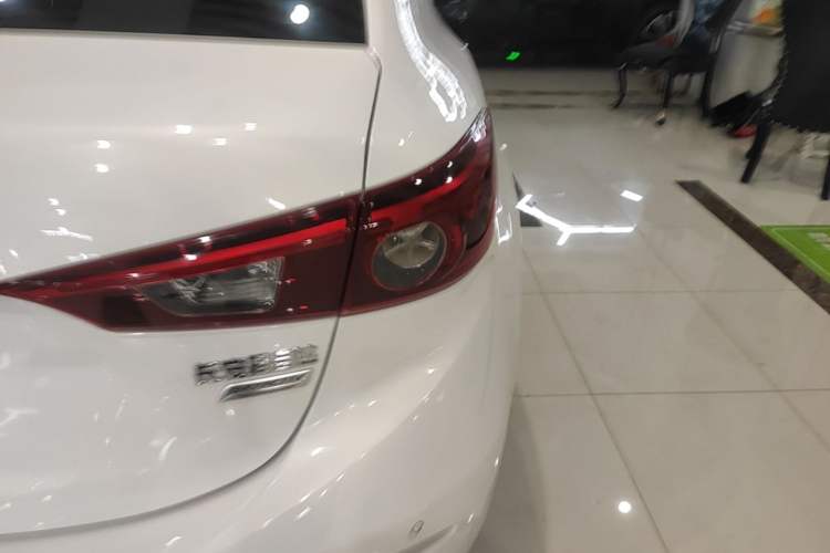 Used Mazda 3 Axela 2017 Sedan 1.5L Automatic Luxury Model Emission Standard China V Exterior 3