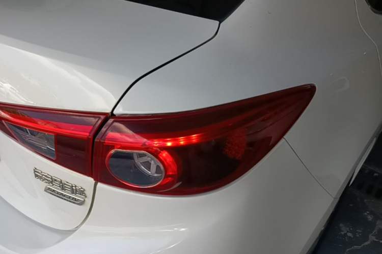 Used Mazda 3 Axela 2017 Sedan 1.5L Automatic Luxury Model Emission Standard China V Exterior 3