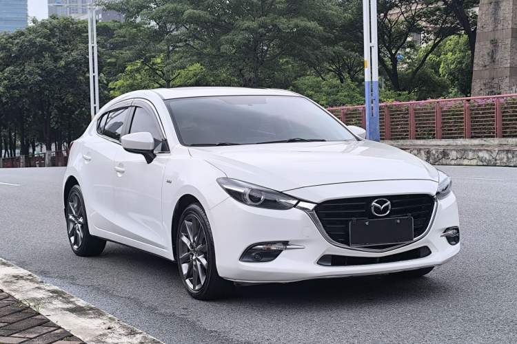 Used Mazda 3 Axela 2017 Hatchback 2.0L Automatic Luxury Model China VI Standard Exterior 3