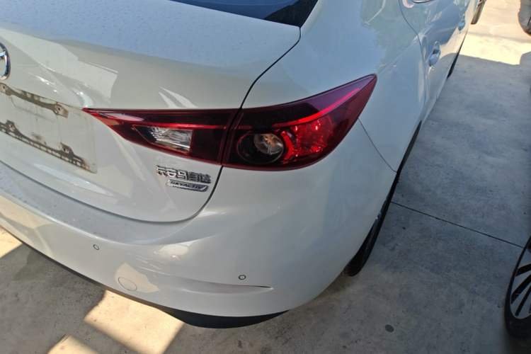 Used Mazda 3 Axela 2017 Sedan 1.5L Automatic Comfort Model Emission Standard China V Exterior 3
