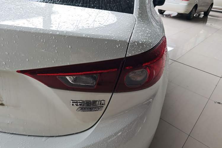 Used Mazda 3 Axela 2017 Sedan 1.5L Automatic Comfort Model Emission Standard China V Exterior 3