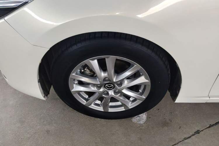 Used Mazda 3 Axela 2017 Sedan 1.5L Automatic Luxury Model Emission Standard China V Exterior 4