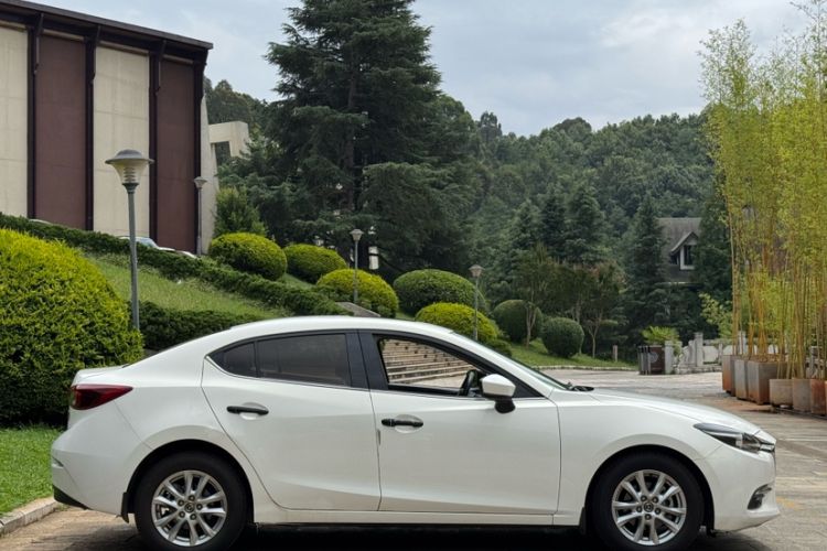 Used Mazda 3 Axela 2017 Sedan 1.5L Automatic Luxury Model Emission Standard China V Exterior 4
