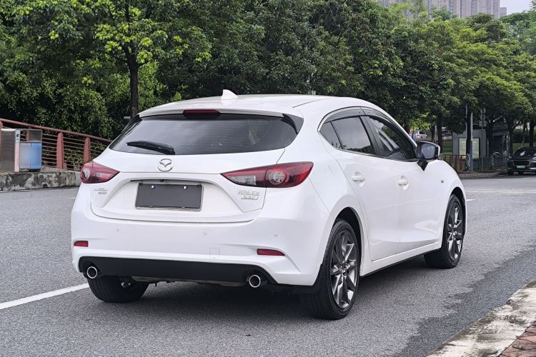 Used Mazda 3 Axela 2017 Hatchback 2.0L Automatic Luxury Model China VI Standard Exterior 4