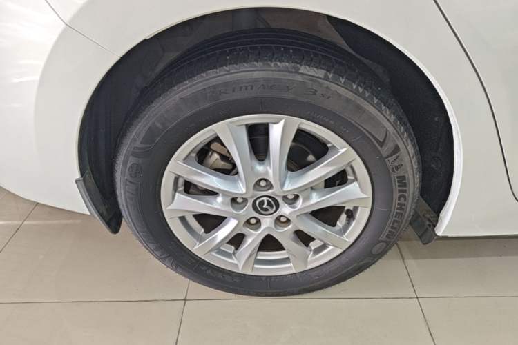 Used Mazda 3 Axela 2017 Sedan 1.5L Automatic Luxury Model Emission Standard China V Exterior 5