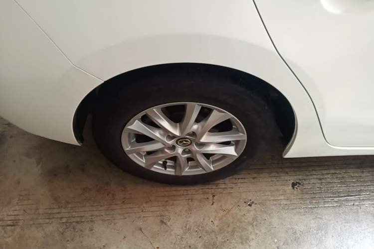 Used Mazda 3 Axela 2017 Sedan 1.5L Automatic Comfort Model Emission Standard China V Exterior 5