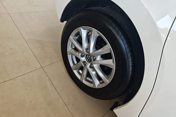 Used Mazda 3 Axela 2017 Sedan 1.5L Manual Comfort Model Emission Standard China V Exterior 5