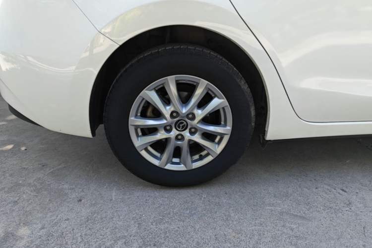 Used Mazda 3 Axela 2017 Sedan 1.5L Automatic Luxury Model Emission Standard China V Exterior 5