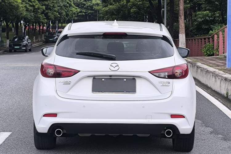 Used Mazda 3 Axela 2017 Hatchback 2.0L Automatic Luxury Model China VI Standard Exterior 5