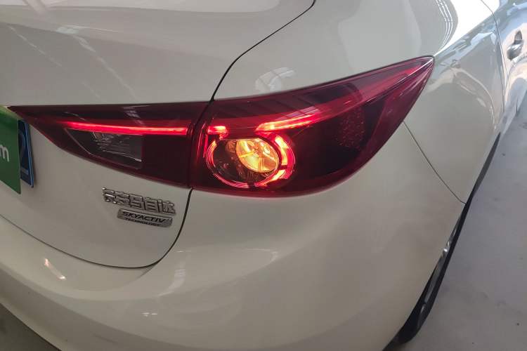 Used Mazda 3 Axela 2017 Sedan 1.5L Automatic Luxury Model Emission Standard China V Exterior 6