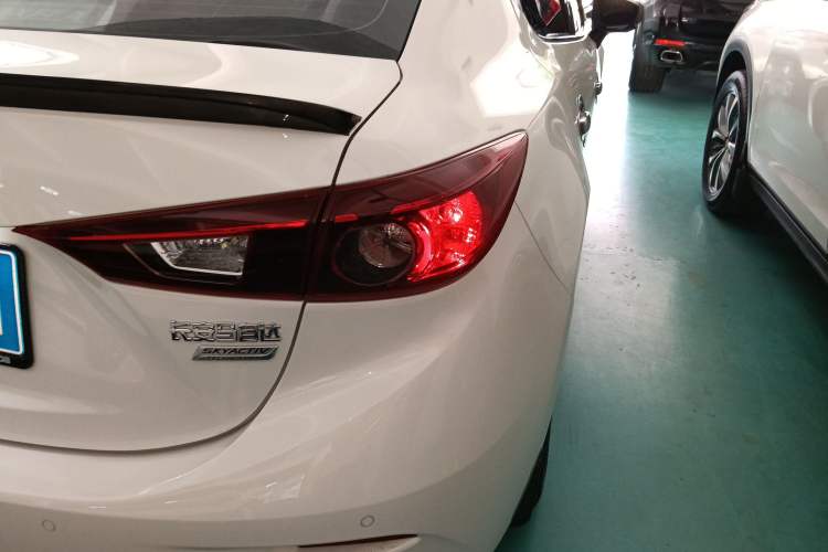 Used Mazda 3 Axela 2017 Sedan 1.5L Automatic Comfort Model Emission Standard China V Exterior 6