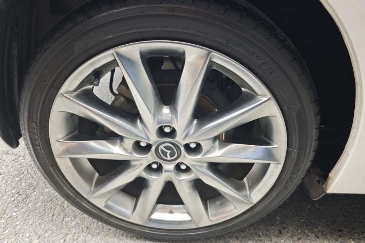 Used Mazda 3 Axela 2017 Hatchback 2.0L Automatic Luxury Model Emission Standard China V Exterior 6