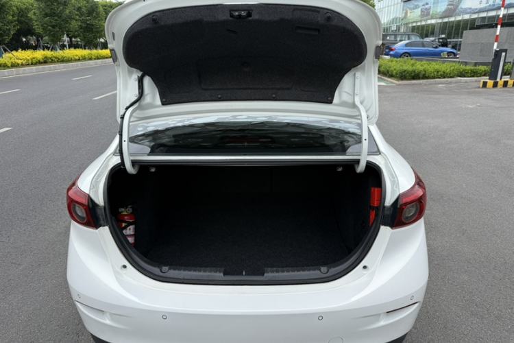 Used Mazda 3 Axela 2017 Sedan 1.5L Automatic Luxury Model Emission Standard China V Exterior 8