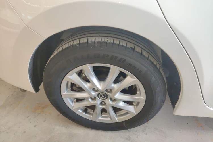 Used Mazda 3 Axela 2017 Sedan 1.5L Automatic Luxury Model Emission Standard China V Exterior 8