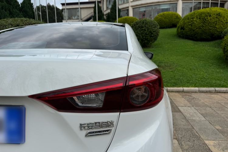 Used Mazda 3 Axela 2017 Sedan 1.5L Automatic Luxury Model Emission Standard China V Exterior 8